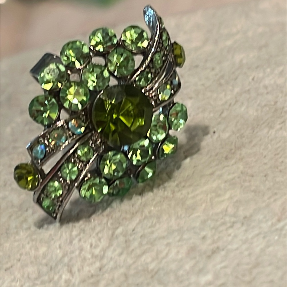 Green Rhinestone Ring Wreath Ribbon Vintage Ring adjustable 6-8